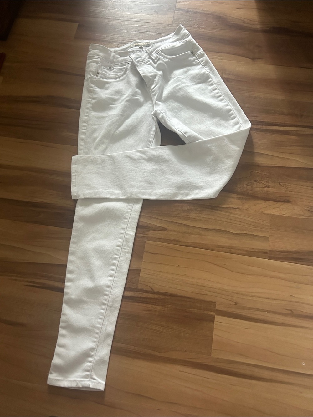 Women's White Skinny Jeans - Sleek Slim Fit